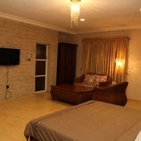Fryburg Suites Aliayabiagba Exterior photo