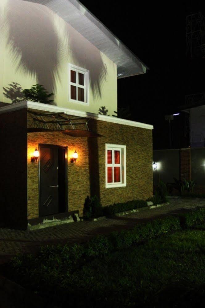Fryburg Suites Aliayabiagba Exterior photo