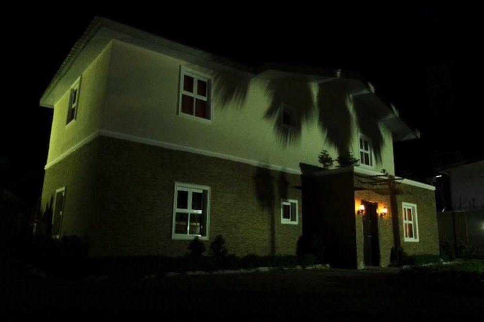 Fryburg Suites Aliayabiagba Exterior photo